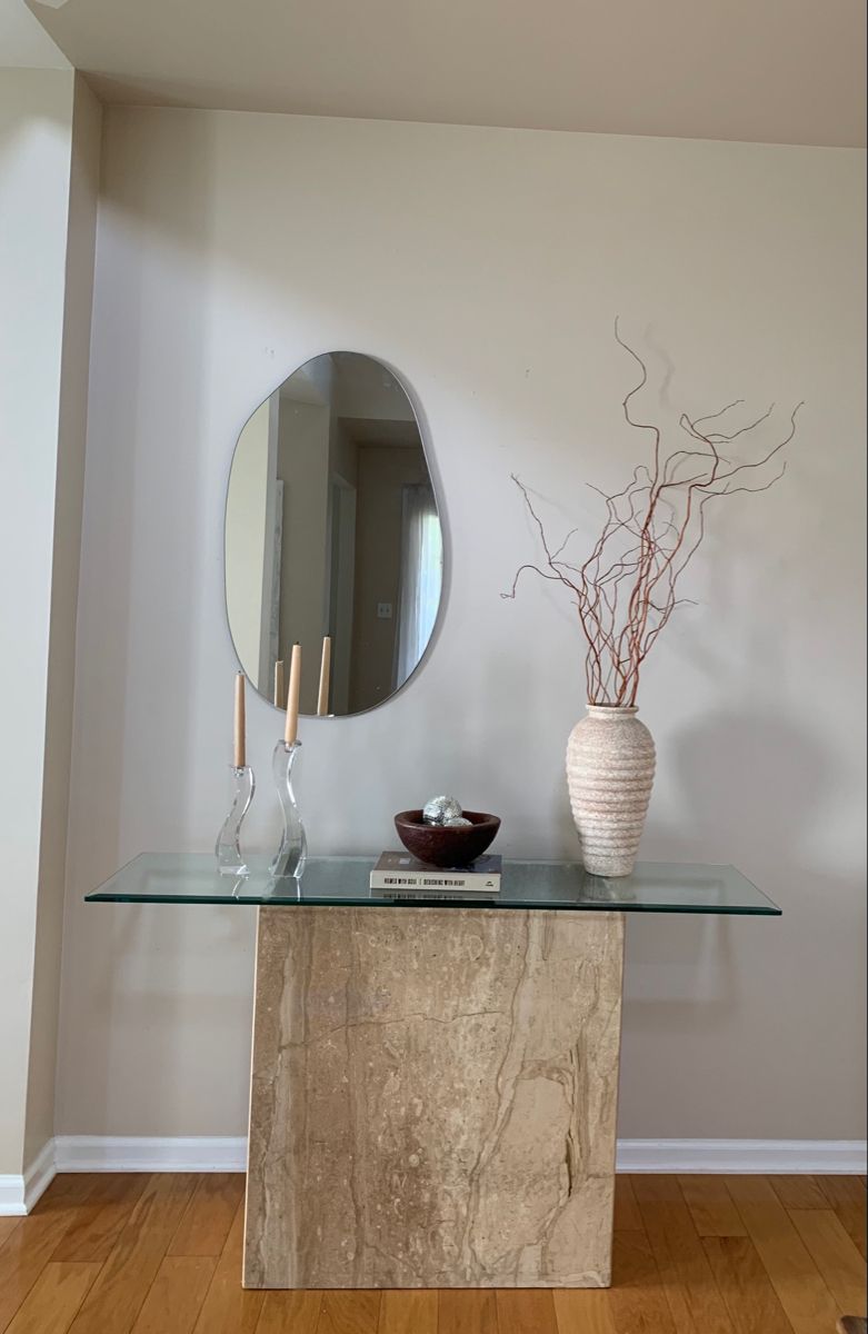 Breccia Console